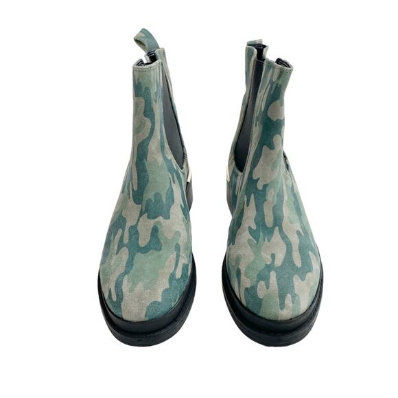 KENNETH COLE NEW YORK Levon 2.0 Olive Camo Welt Chelsea Boots - Picture 2 of 8